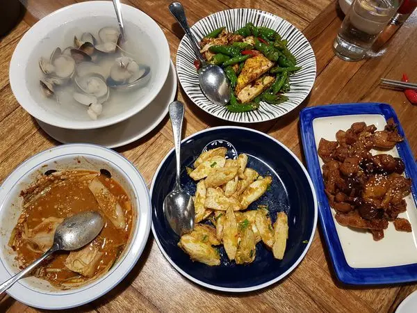 [開飯川食堂 台中大遠百店] 2019食記 川菜美食推薦之流口水雞明星菜色超有特色! 催淚蛋剝皮辣椒好組配~ 超級下飯~
