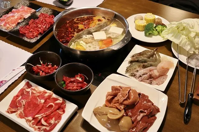 【新北板橋．府中站】京宴屋涮涮鍋-溫體牛肉火鍋．麻辣鍋吃到飽