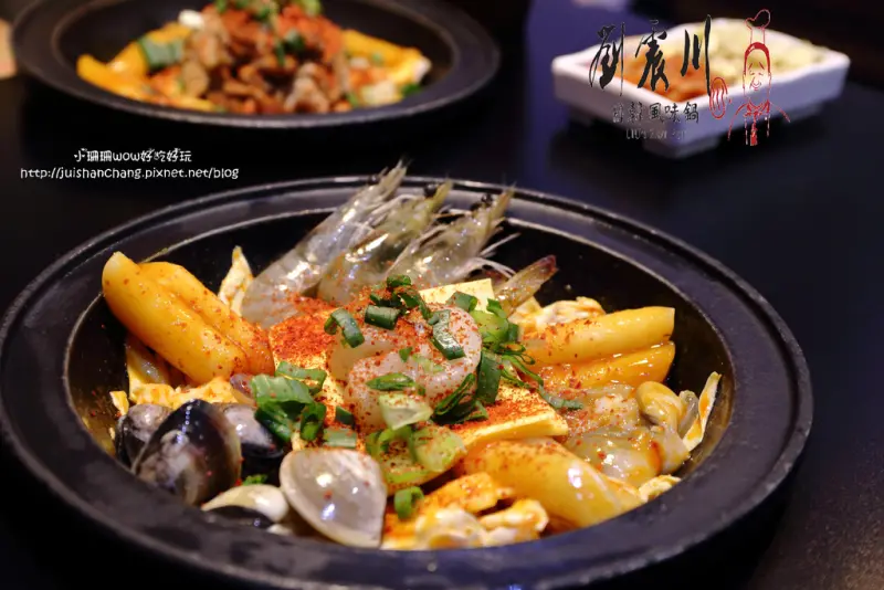 【食║新莊】劉震川日韓風味鍋（新莊幸福店）～韓食出新招創意，火烤兩吃，大份量又美味的韓式料理