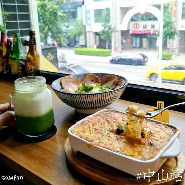 遇fun胃_找地方坐 Have a seat ||台北美食||中山站美食||不限時咖啡廳 日式咖哩專賣店 公益文青的藝文氣息 在設計展覽空間 享受悠閒時光