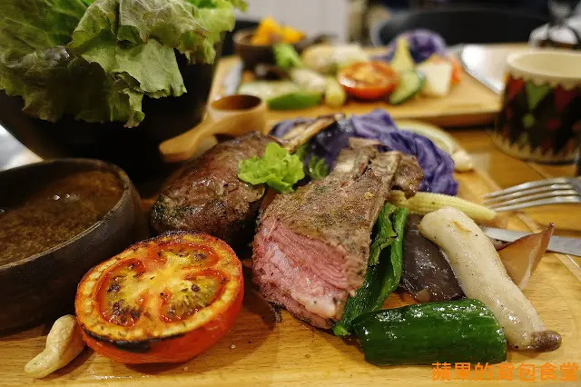 [食記] 新竹東區 - 腰果花砧板原食料理 鮮嫩雞胸肉搭配鮮脆蔬菜 新鮮香草橄欖油好醒胃 小羔羊健康餐厚實軟嫩 健康 新竹美食
