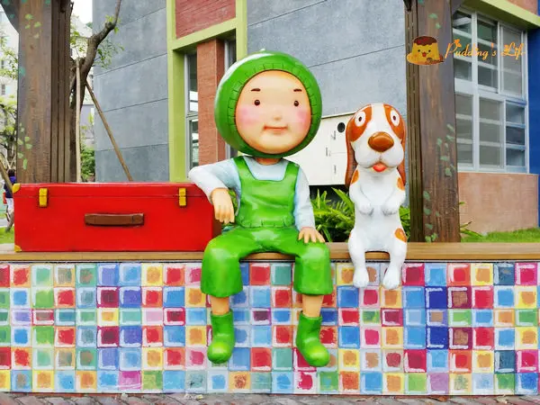 【遊記-宜蘭】宜蘭市火車站附近幾米繪本公園《幸福轉運站》~~~粉紅大象站長/長頸鹿