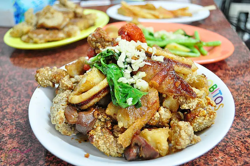 南屯銅板價炸物。偉哥鹽酥雞台中嶺東店。雞排、魷魚圈、鹽酥雞、雞胗~四大天王全梭不到$150