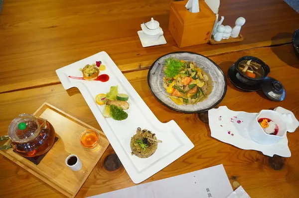 [台南美食] 食蔬茶齋 蔬果料理-精緻蔬食新發想 /台南蔬食餐廳 /安平餐廳推薦
