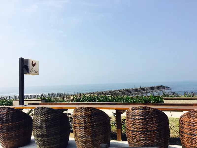 【新北咖啡】寧靜，絕美的海岸弧線，點杯咖啡的時光近距離欣賞–Le coq公雞咖啡–