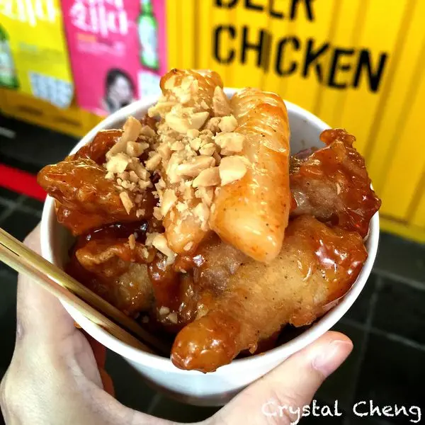 【台北美食推薦】八九啤酒炸雞 信義區ATT 4 Fun韓式炸雞小店 年糕是個雷 炸雞還OK啦！(小吃 異國)