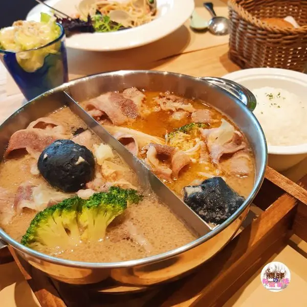 【桃園】家中小寶貝新天地，小孩盡情遊玩，大人盡情放鬆聊天享美食的好地方，夢工場親子主題餐廳，好吃又好玩。