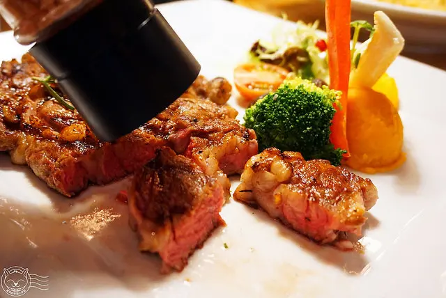 ※ NINI 尼尼義大利餐廳旗艦店台中NINI公益店 ※【星羽是吃貨-台中西區】老牌好評義大利麵進攻台中，藝廊風格用餐氣氛十足，餐點分量實在好滿足~