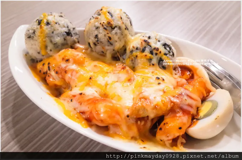 ✿高雄✿ 韓國釜山女孩來台創業 難得吃到酥脆Q軟口感的辣煎年糕 還有海苔口味的拳頭飯也好美味 ➜ Moodo topokki 辣煎年糕