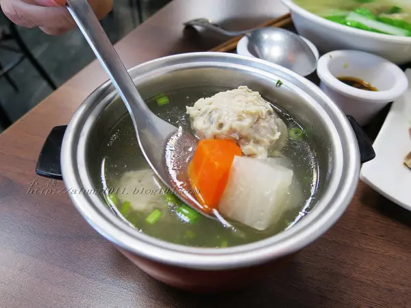 瓦居麵店..    平價美味，健康懷舊~