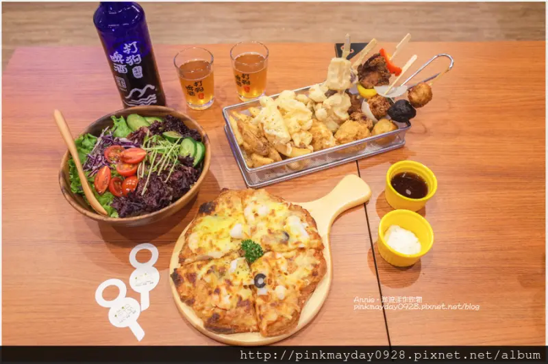 ✿高雄✿ (試) 獨有的海上漁夫舞披薩居然是月亮蝦餅做的阿！ 無過多添加調味製品的美味炸物 再來瓶在地精釀的打狗啤酒吧 ➜ 洋流手作炸物