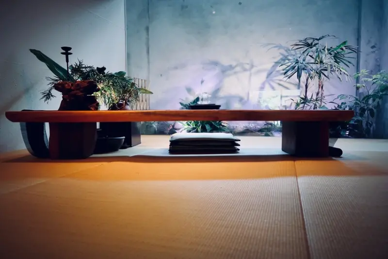 淡水美食景點/之間茶食器，讓門間的一道光，鋪展出淡水在你我之間的美 - Ann‧榜哥‧生活事務所