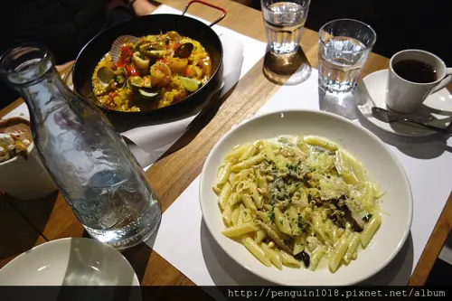 【彰化員林】關於餐桌 About Tables；關於希拉的餐桌，老洋房改造，希拉二店口味跟份量比較優秀些，平常日生意也很好，建議先訂位。