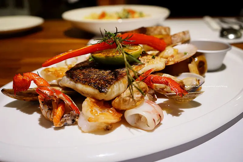 【彰化員林】關於餐桌 About Tables義大利小餐館-希拉餐廳姊妹店.老洋房變身歐風復古玻璃屋..好吃好拍.員林推薦餐廳.專屬停車場.假日建議訂位