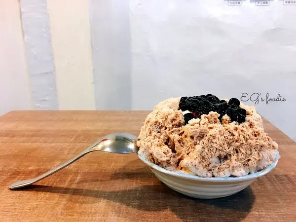 [食記｜公館.萬隆] 三角冰。冰品專賣店 ゛珍珠奶奶冰加上整個超濃奶酪