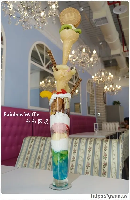 [台中美食●西屯] Rainbow Waffle Cafe 彩虹國度咖哩&焗烤專賣店 -- 夢幻少女風甜點☆灰姑娘的玻璃鞋與煙花綻放的華麗101高塔❤
