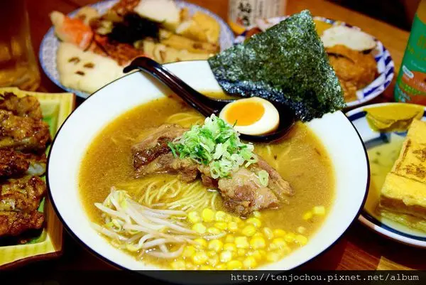 花花，甲飽沒【台北食記】這間店「叫小鶴」東區好吃拉麵推薦！燒烤關東煮也是一絕！