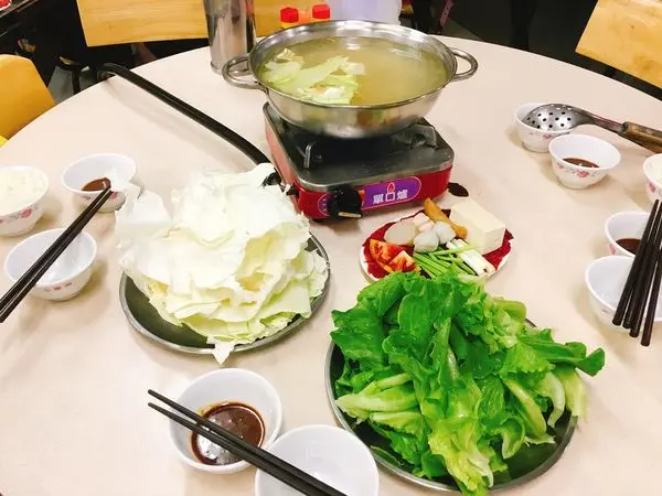 台南-中西區小豪洲沙茶爐 沙茶醬濃郁 肉質新鮮 價格實惠