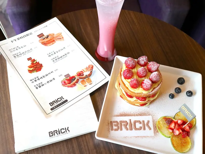 （台南。中西區美食）『Brick磚塊』美味的甜蜜下午茶開賣囉！｜午茶新菜單｜老屋新力｜白天早午餐｜下午茶甜點店｜夜晚無菸酒吧｜正興街甜點新崛起｜午茶，鬆餅，煎餅｜
