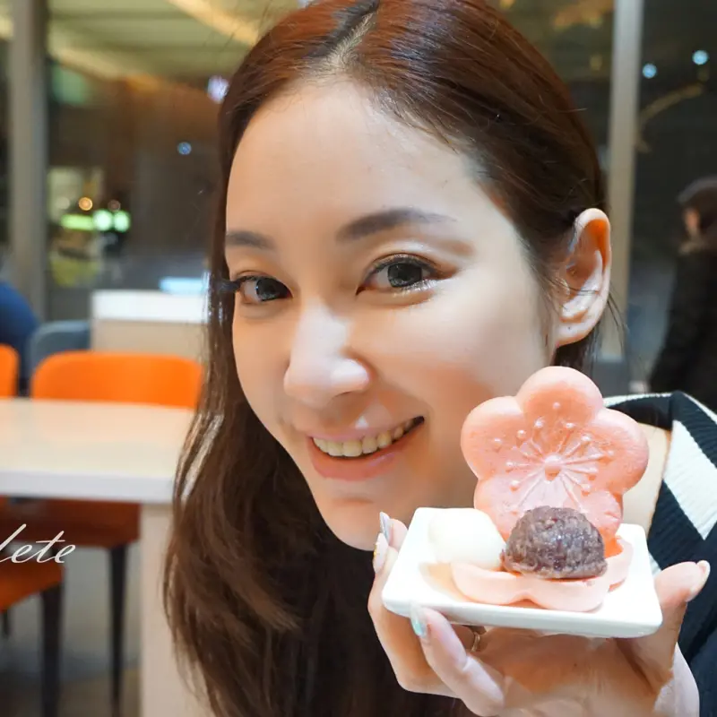 棠小璇*台北松山車站TSUJIRI辻利茶舖旗艦店 百年茶舖;百匯冰品 抹茶控集散地! 等一個人的時候 氣定神馳的來一杯抹茶吧~