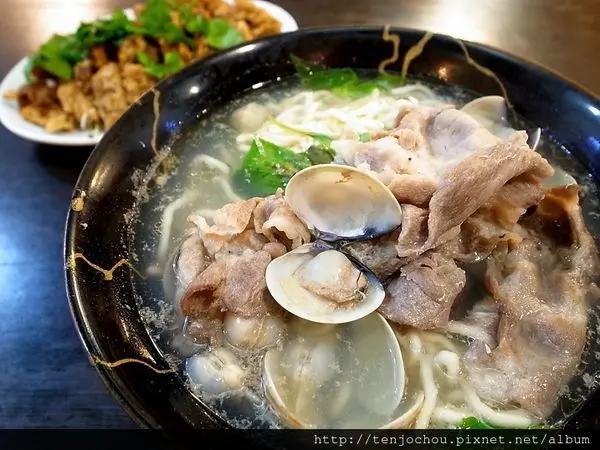花花，甲飽沒【台北食記】百里香蚌麵 大份量麵食搭配椒麻雞 親民價格吃超飽