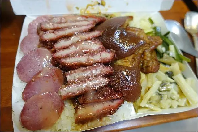 《樹林美食/小姑食記》樹林阿閎腿庫飯，漲價了還是排隊。