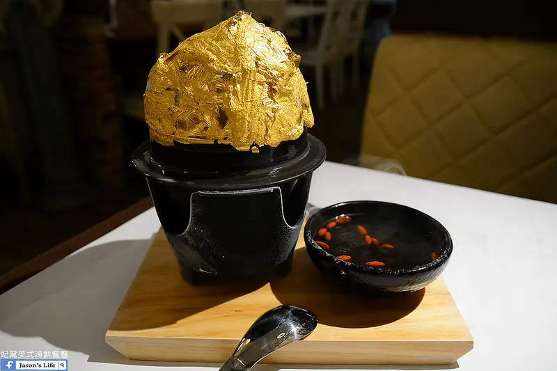 【台中│美食】金光閃閃牛奶雪花冰，搭配燕窩甜湯好貴氣逼人啊~一桶冰的組合多，一起戰勝夏天吧。妃黛美式海鮮餐廳