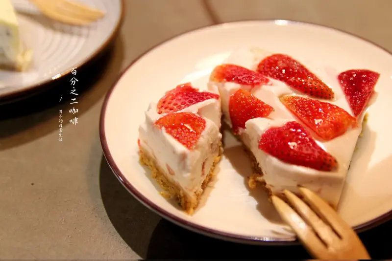 百分之二咖啡_ 2/100 Café 新竹，像是寫著回不去的場景，甜食記憶。【男子的日常生活】