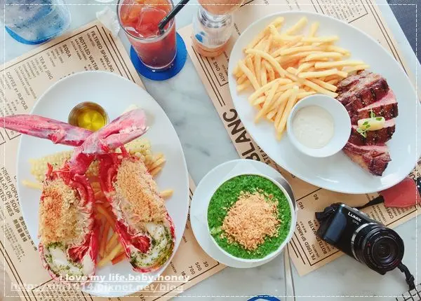 【台北美食】Le Blanc牛排館。波士頓活龍蝦、10盎司肋眼牛排 澎派上桌。美式復古風格的用餐環境。聚餐/節日慶祝 激推餐廳