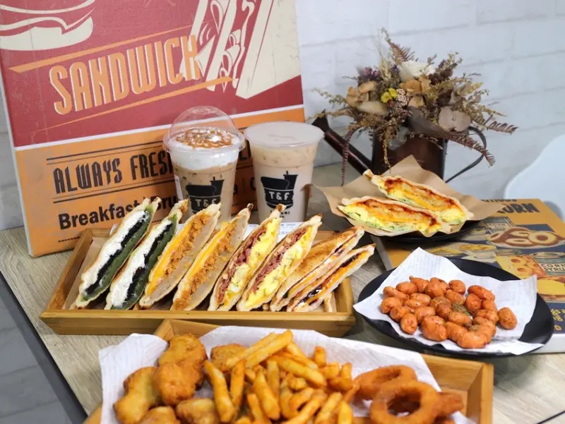 T&F 手作吐司-大同店：台南最強熱壓吐司抵家!百款口味任你選/晚餐限定優惠-點主食送小肉豆.超划算/擴大營業新換裝.新增二樓用餐區/二樓美美夜景牆就像到曼谷高空酒吧~ - 進食的巨鼠