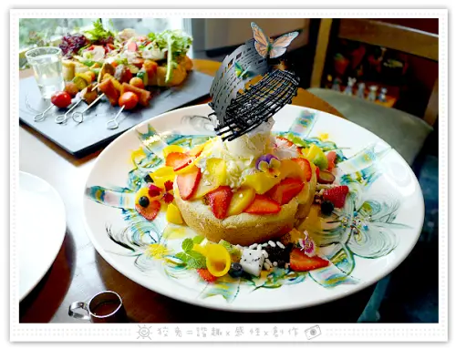 [台南食記] Coffee Café咖啡珈琲~中西區早午餐/下午茶/甜點控必訪老屋餐廳！厚鬆餅和咖啡再進化！神人級藝術擺盤！