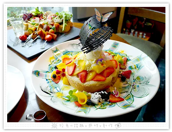 [台南食記] Coffee Café咖啡珈琲~中西區早午餐/下午茶/甜點控必訪老屋餐廳！厚鬆餅和咖啡再進化！神人級藝術擺盤！