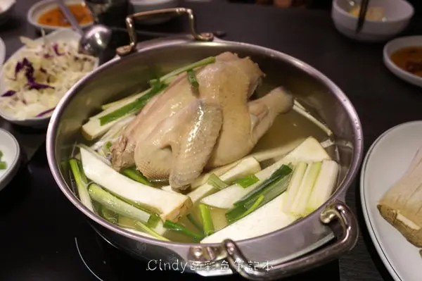 台北東區【孔陵一隻雞‧台北一號店】口味簡單的極緻美味‧雞湯真的超級好喝!!!!