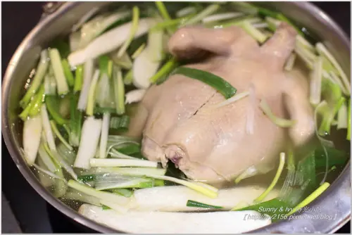 【台北大安食記】孔陵一隻雞。來自韓國排隊名店，口味簡單卻入味好吃