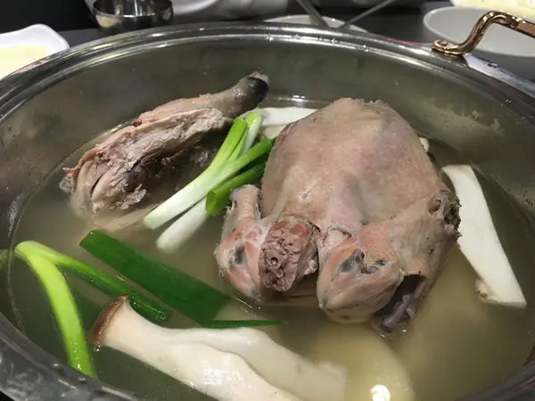 ［東區］讓人三顧茅廬的孔陵一隻雞