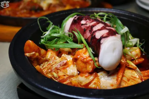 【台北中正．台北車站】張君布帳馬車-韓國料理．道地韓式熱炒配韓國真露酒