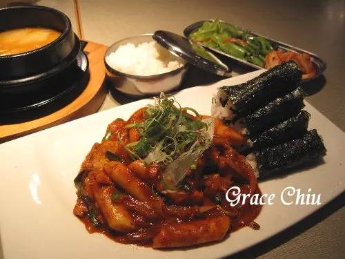 張君布帳馬車～台北站前優質平日午間套餐，快來一同感受韓國街頭小吃的魅力！