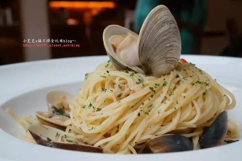 【台北美食】Zora 佐拉義式料理 台電大樓美食 透明天窗採光好 下午茶/義大利麵/排餐/蛋糕/甜點