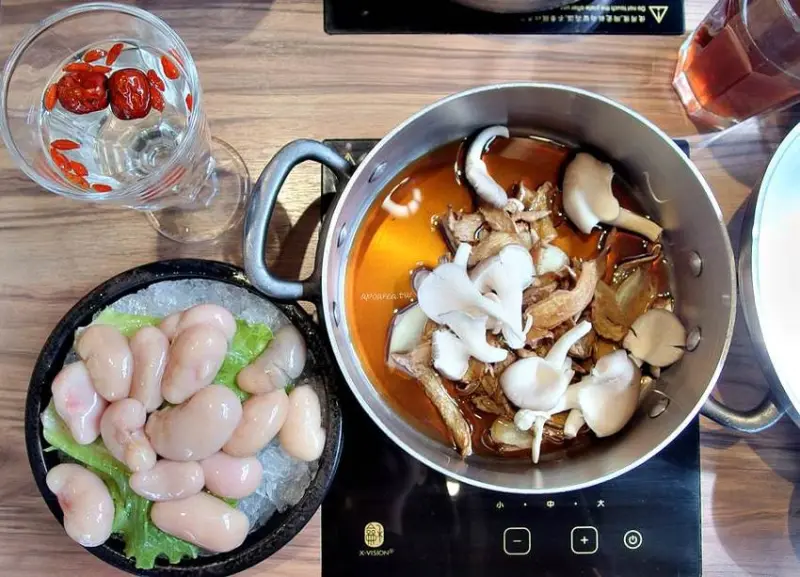 秋冬麻油湯底新上市 超夯麻油雞佛 滿滿蛤蠣卜卜蜆鍋 15種以上湯底 台中火鍋推薦