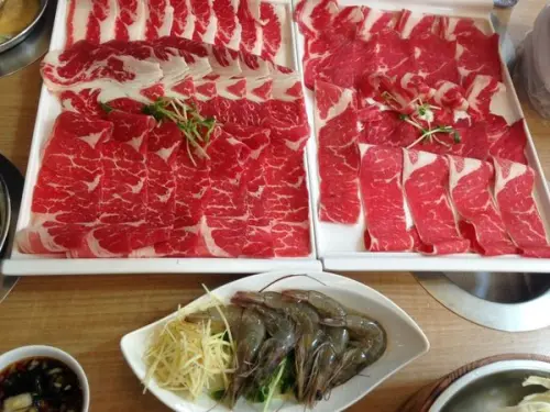 [新莊美食] 超人氣排隊店 → 沐也 日式涮涮鍋 ※ 超大新鮮肉盤 平價享受 ❤