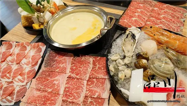 【品川精緻鍋物】捷運美食～板橋火鍋，每天現做的南瓜牛鍋，天然又美味，頂級黑和牛肩肉