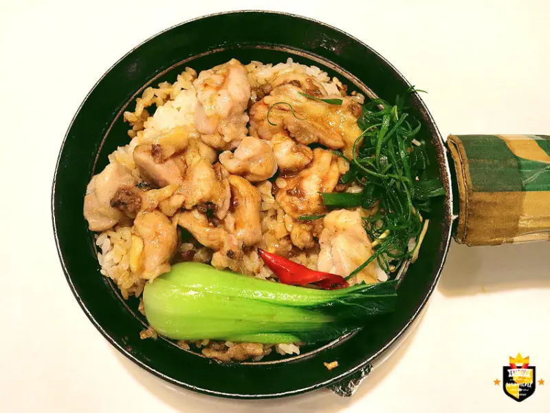 台南港式餐廳／傳承香港師傅道地手藝／嚴選原物料不用半成品／新鮮食材現點現做／手工自製當天備料／用餐時段必客滿／價格親民CP值高