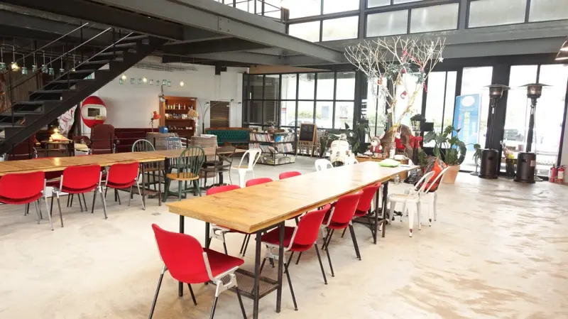 【美食】留夏咖啡 STAY CAFE & SPACE & BOOK、三芝舒適大空間工業風海岸景觀餐廳、手工甜點好精緻