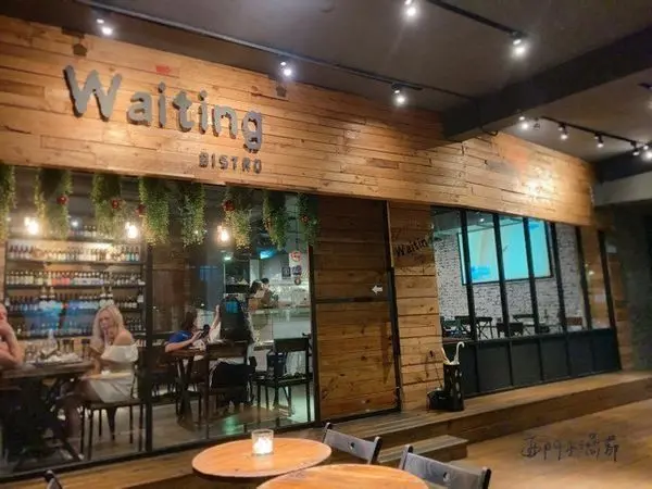 【台北美食】大安區◎Waiting Bistro東區餐酒館，迷人牛肋佐精釀啤酒，來小酒館感受氛圍，讓酒精開始轟炸。
