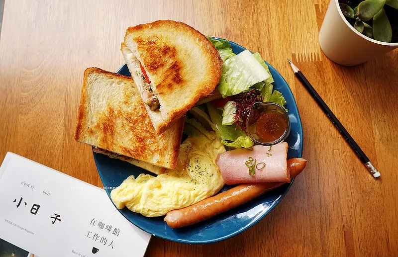 【台中西區】hoyo cafe - 咖啡.早午餐.馬鈴薯煎餅.小圓法式吐司.布切塔.沙拉歐姆蛋.近忠信市場和美術館