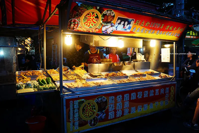 【新竹竹東】蔡家專業炭烤 - 30幾年在地老店.鹹酥雞蚵仔酥豆干肉串香雞排.竹東仁愛市場美食.東森美食節目報導