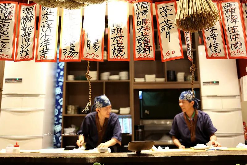 【台中北區】樂座爐端燒 崇德店-木槳送餐.深夜居酒屋.日本傳統漁村文化料理.巨大鳥居與神社.慶生聚餐.近崇德國中