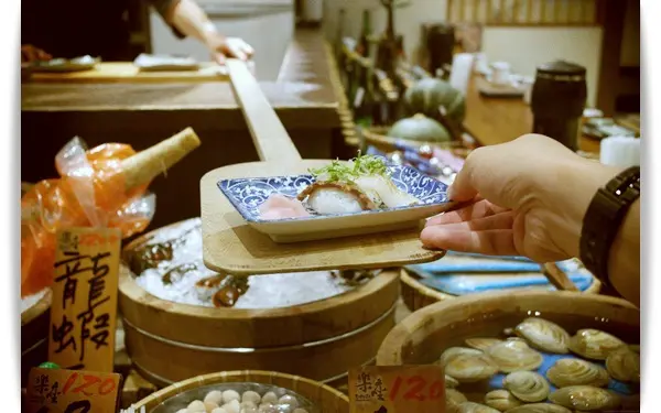 划呀划~~船槳送餐特別又有趣!! -「樂座爐端燒 Rakuza Robatayaki」