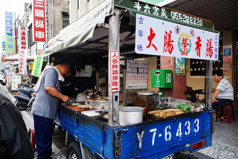 【雲林古坑】古坑古早味三代祖傳榮大腸香腸 - 60年在地老店.當地排隊美食.三代祖傳.古坑中山郵局前.食尚玩家推薦