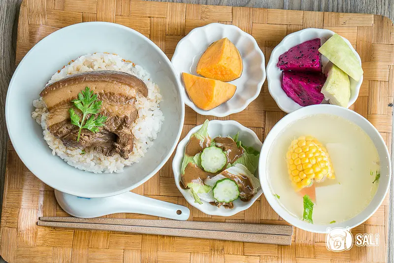 台中 明賢行｜隱身巷弄中的老宅餐廳，手作中式早午餐，口味家常好吃，來這感受滿滿的日常美好（近一中商圈）